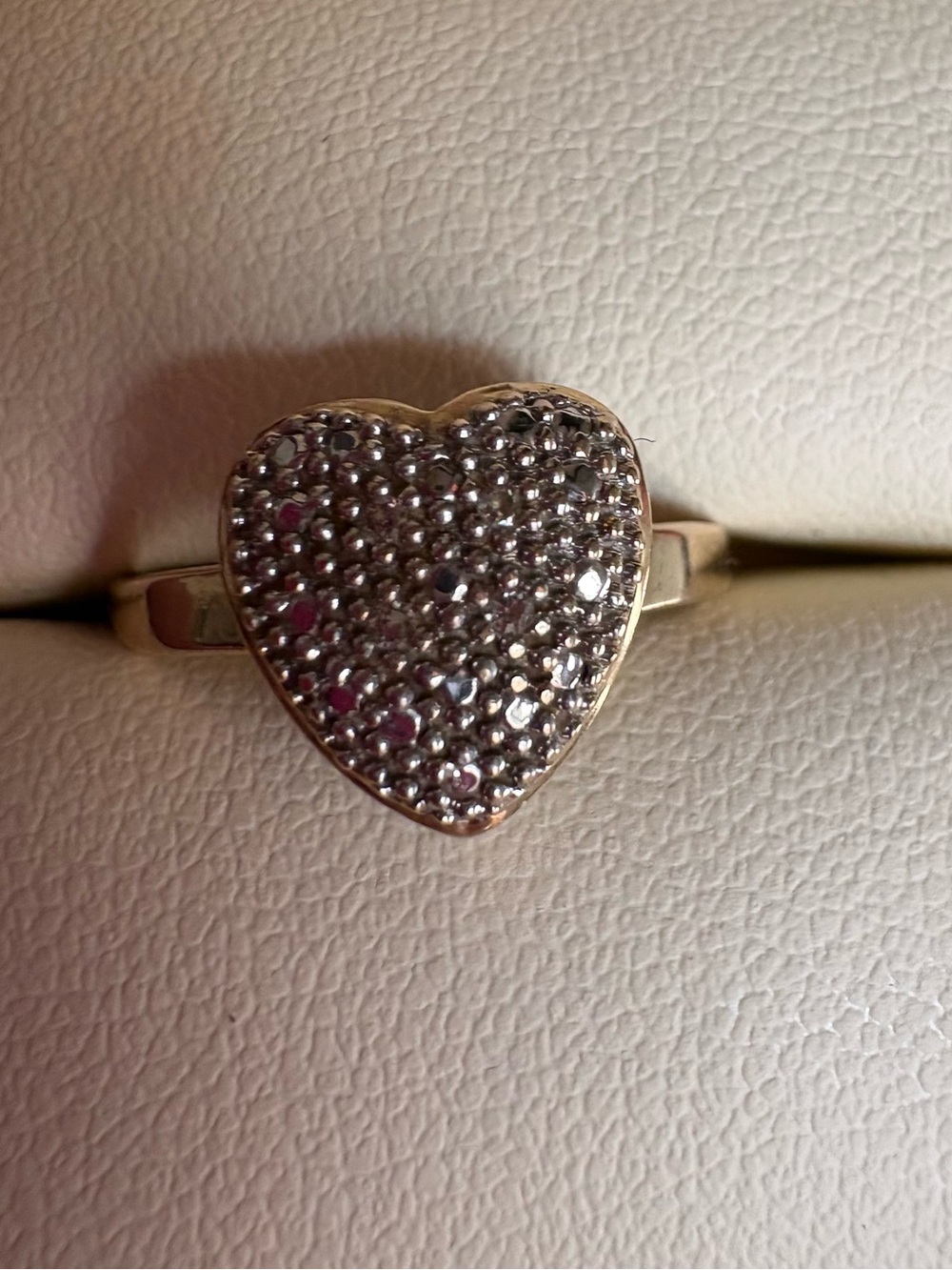 Heart Pavé Ring in 10k Gold - Picture 2 of 8